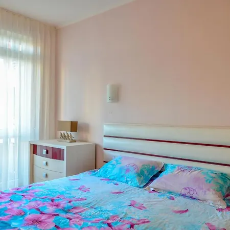 アパート Plaza 1 Bedroom 63 M