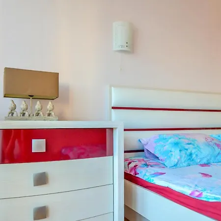 Plaza 1 Bedroom 63 M شقة *